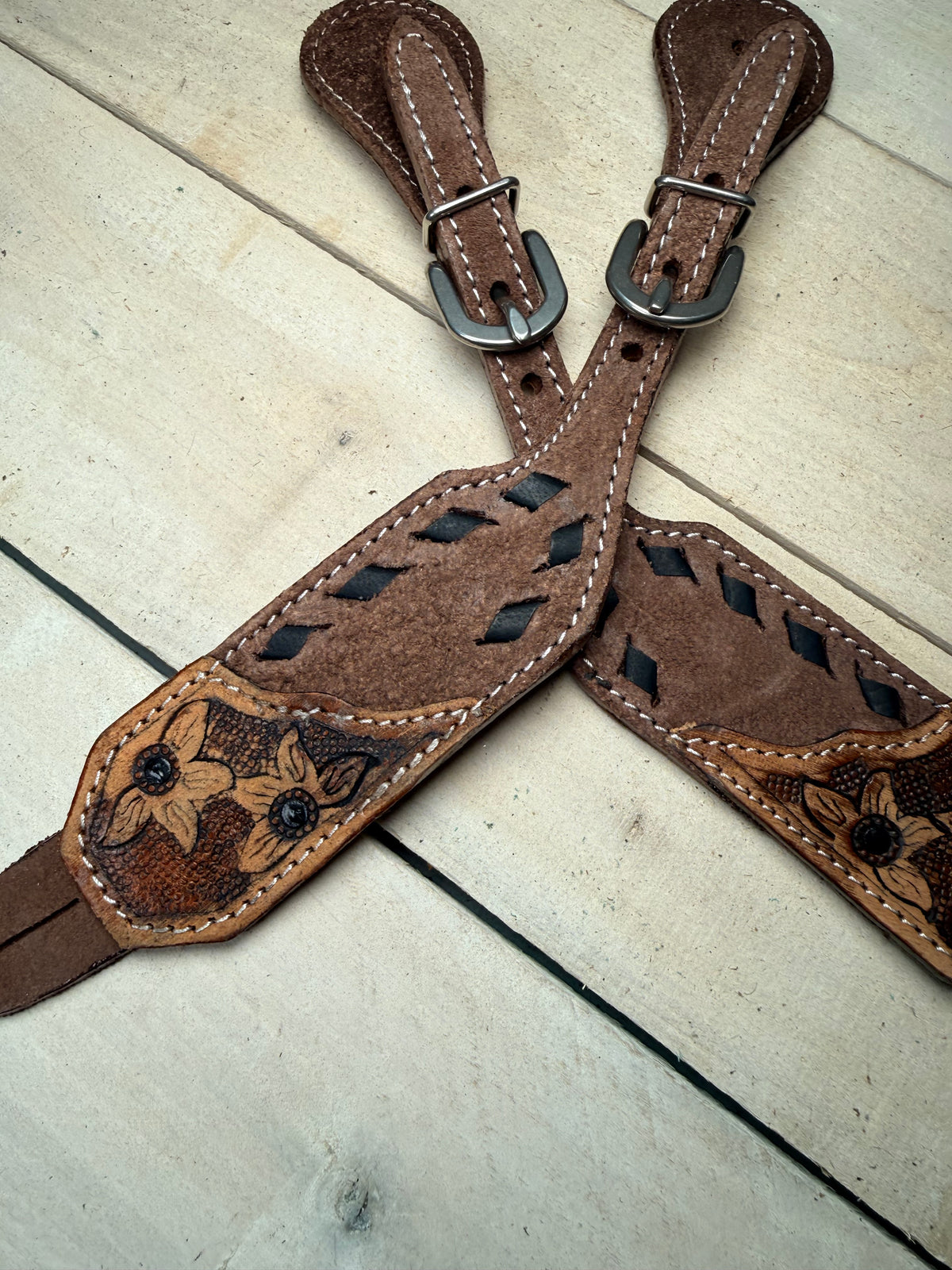 Daisy Buckstitch Rough Out Black Spur Straps