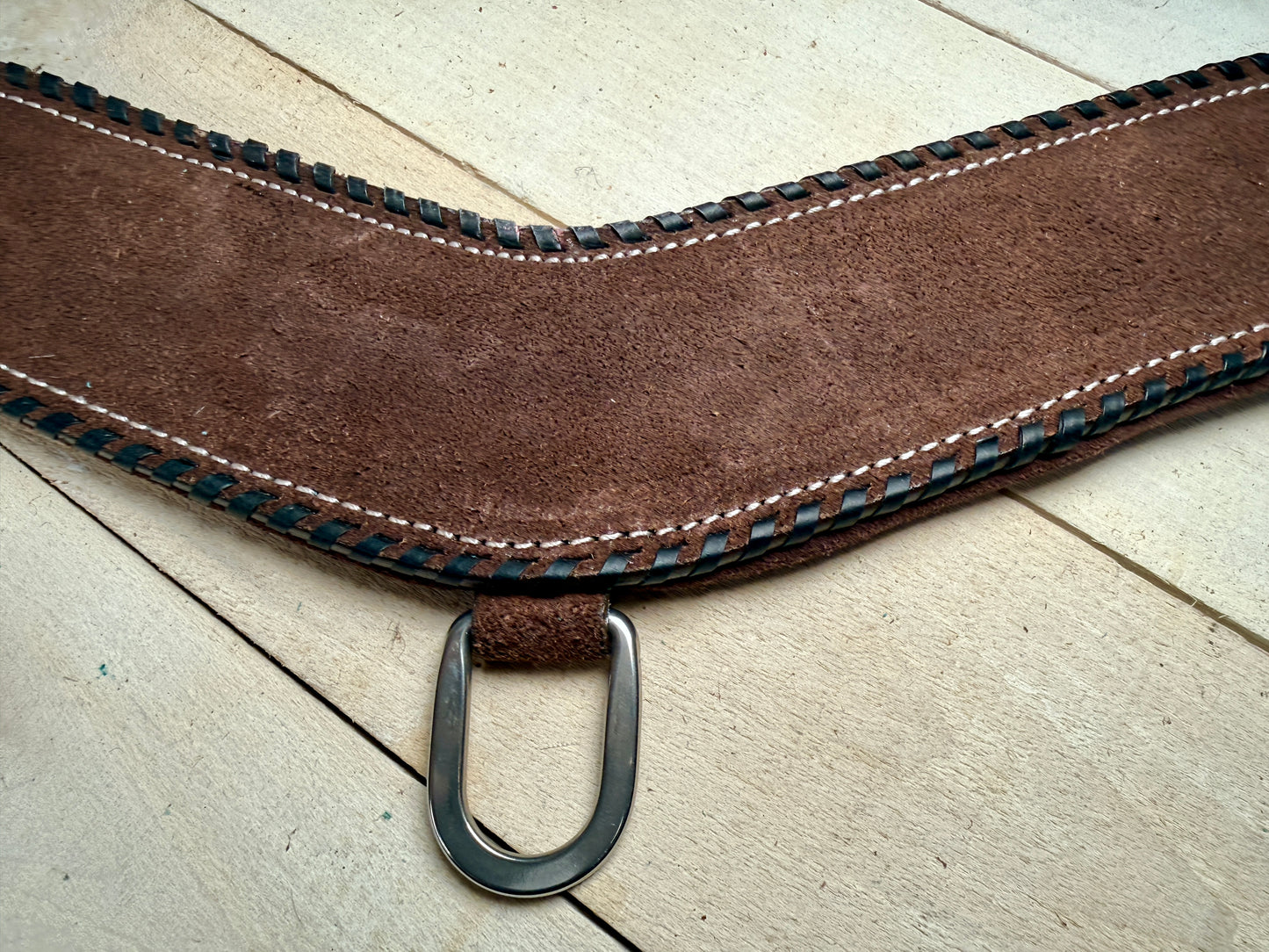 Roughout Whipstitch Tripping Collar