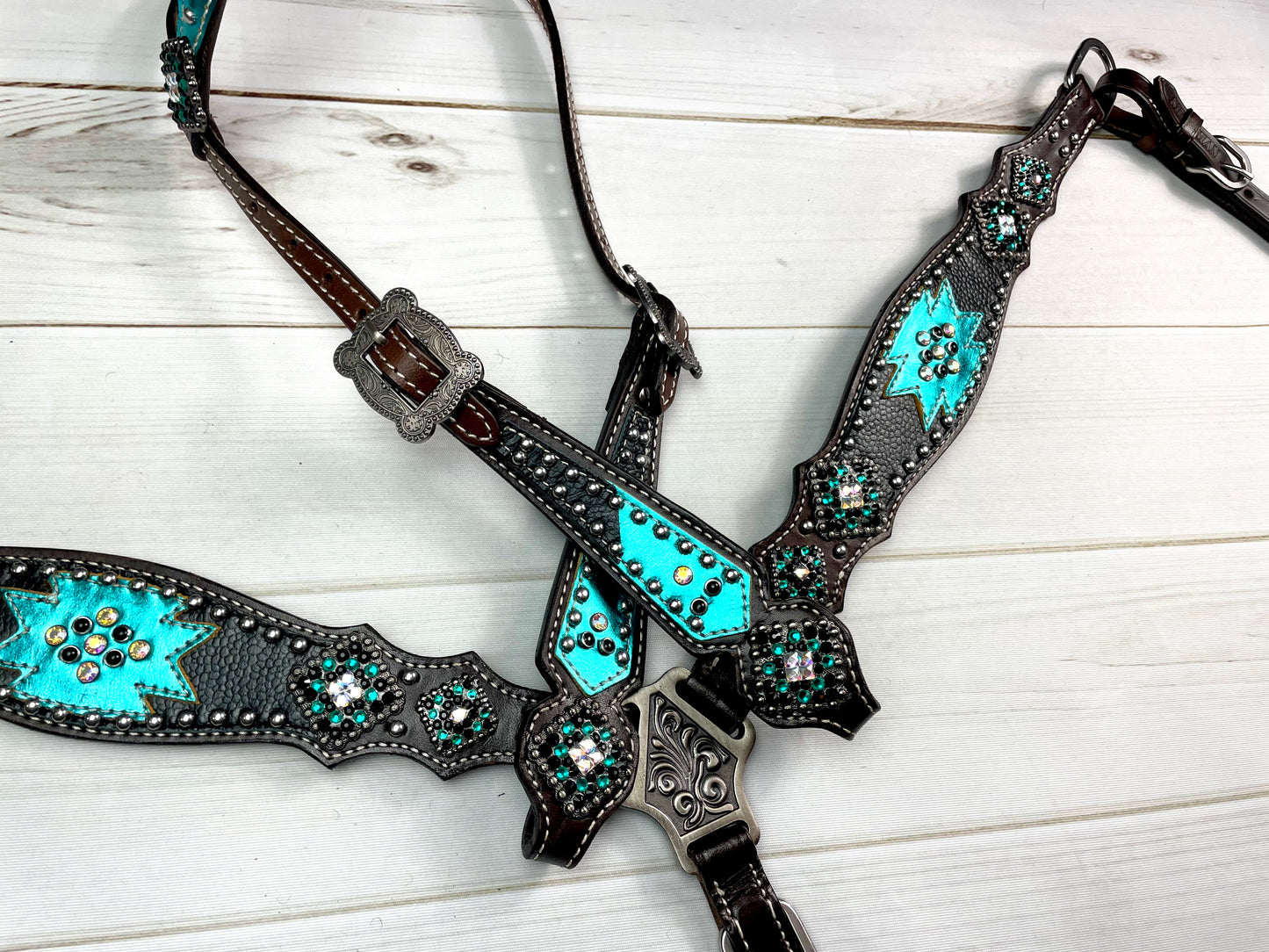 Black & Metallic Turquoise Tack Set