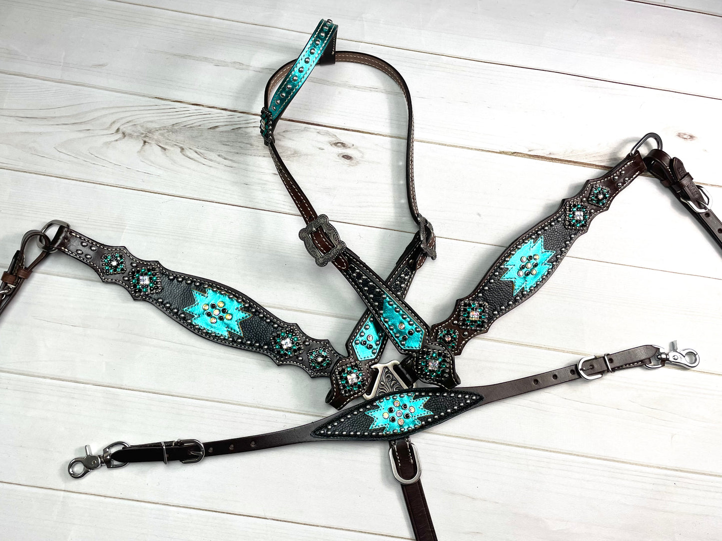 Black & Metallic Turquoise Tack Set
